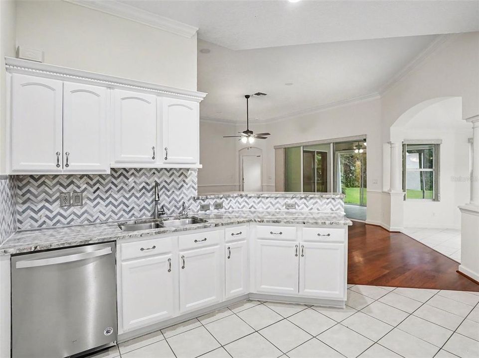 For Sale: $409,900 (3 beds, 2 baths, 1926 Square Feet)