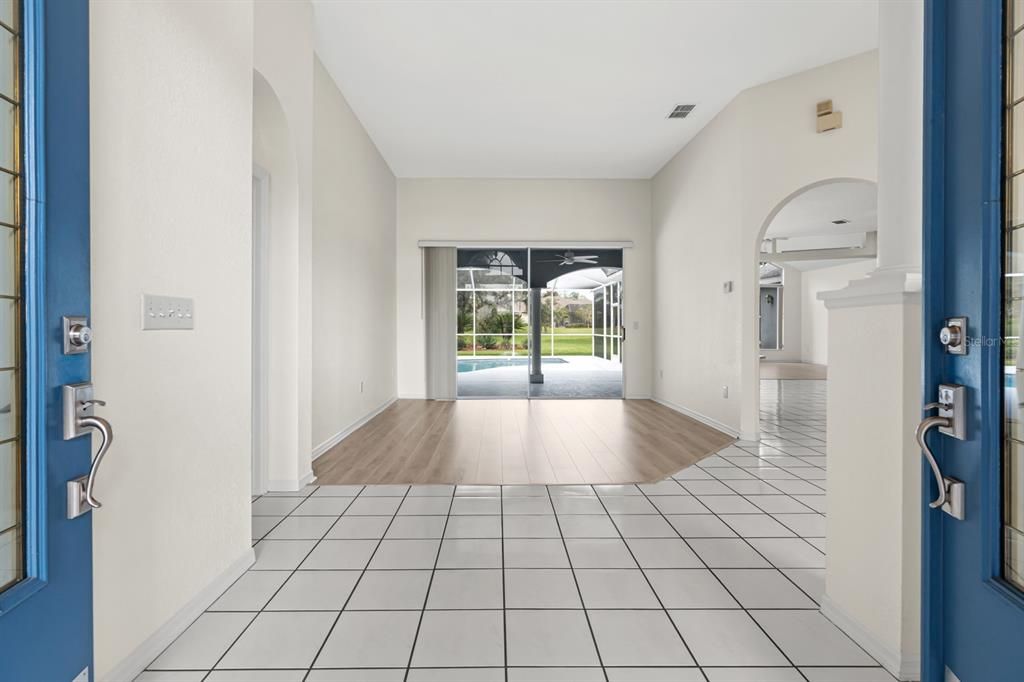 Activo con contrato: $569,900 (4 camas, 3 baños, 2992 Pies cuadrados)