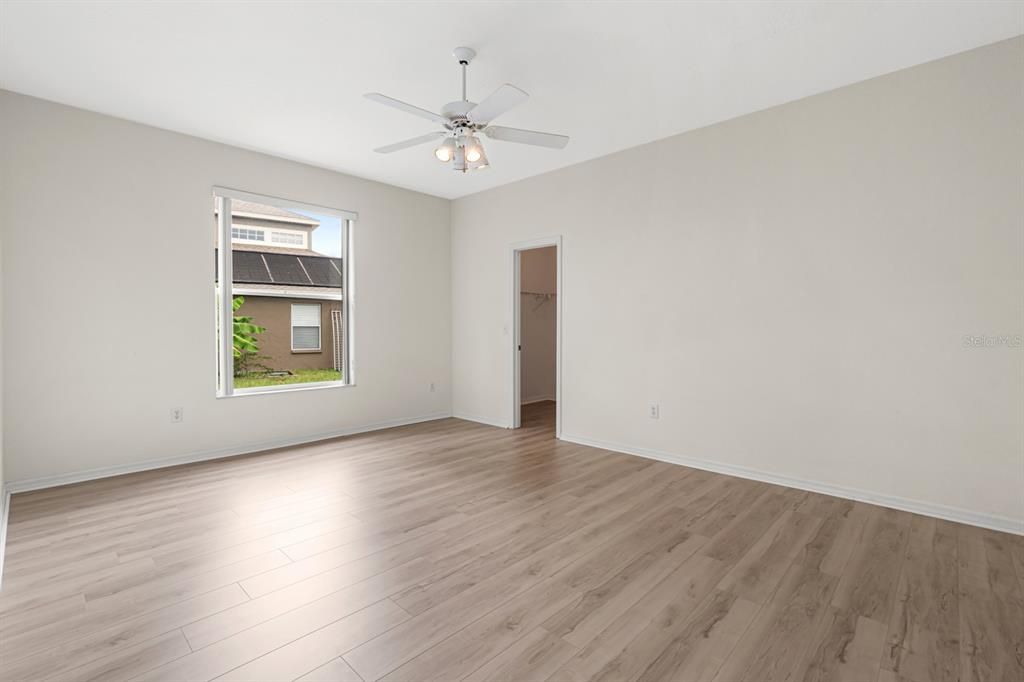 Activo con contrato: $569,900 (4 camas, 3 baños, 2992 Pies cuadrados)