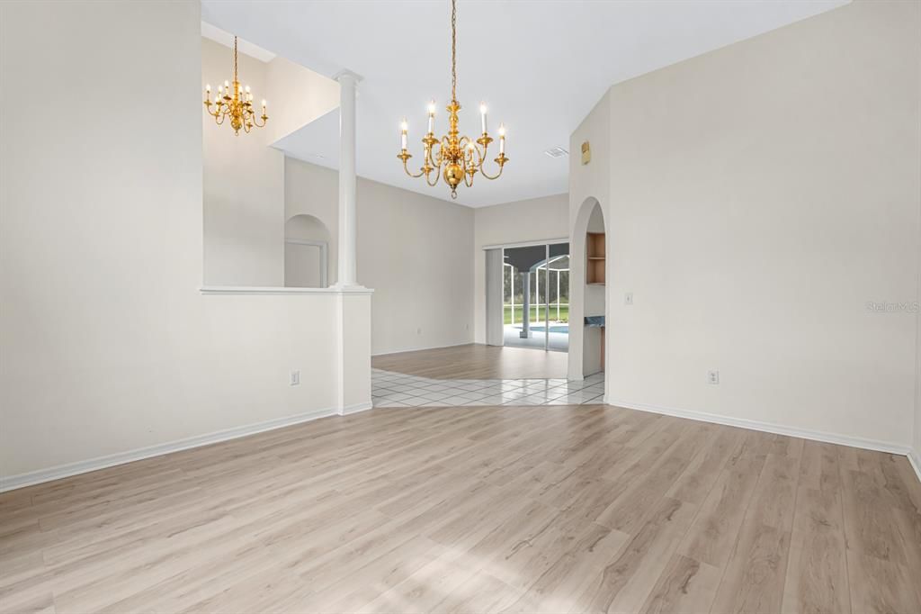 Activo con contrato: $569,900 (4 camas, 3 baños, 2992 Pies cuadrados)