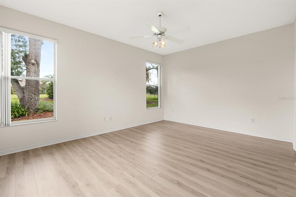 Activo con contrato: $569,900 (4 camas, 3 baños, 2992 Pies cuadrados)