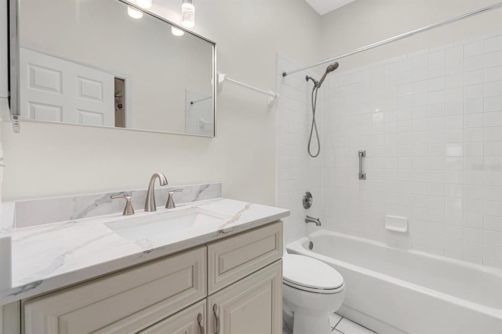 Activo con contrato: $569,900 (4 camas, 3 baños, 2992 Pies cuadrados)