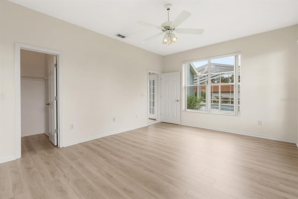 Activo con contrato: $569,900 (4 camas, 3 baños, 2992 Pies cuadrados)