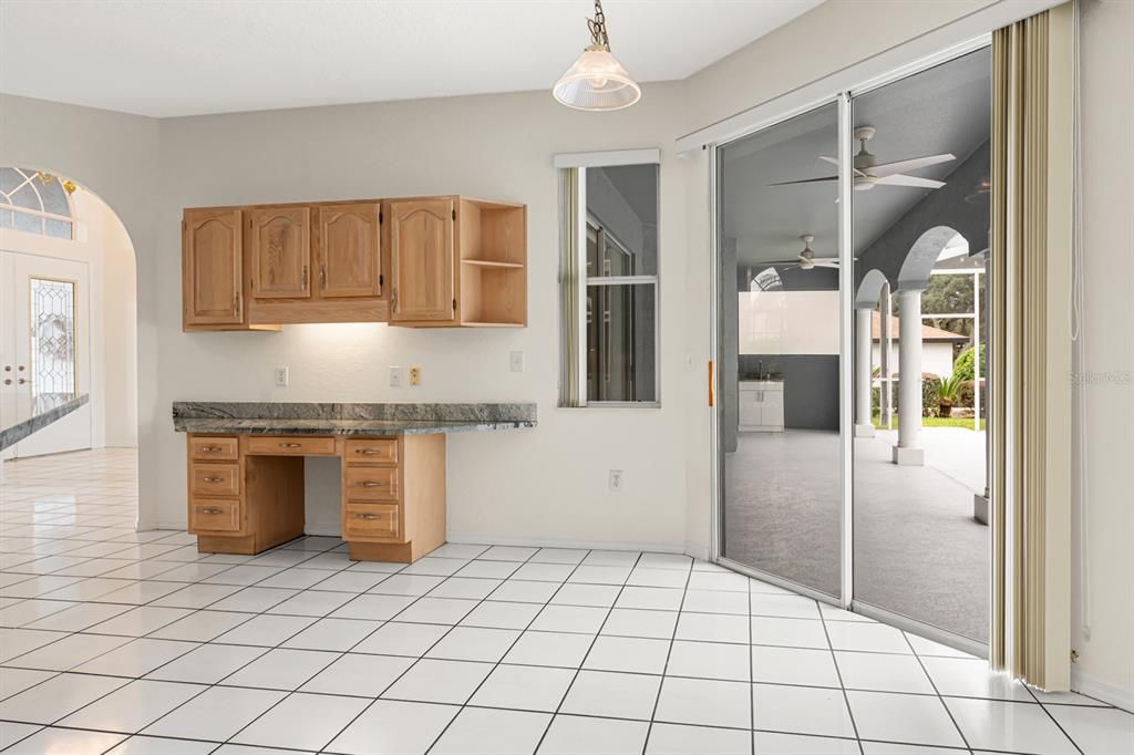 Activo con contrato: $569,900 (4 camas, 3 baños, 2992 Pies cuadrados)