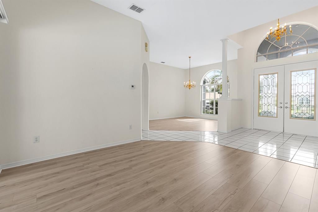 Activo con contrato: $569,900 (4 camas, 3 baños, 2992 Pies cuadrados)