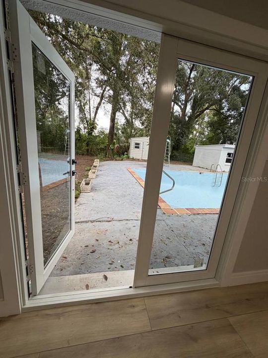For Sale: $595,000 (6 beds, 4 baths, 2400 Square Feet)