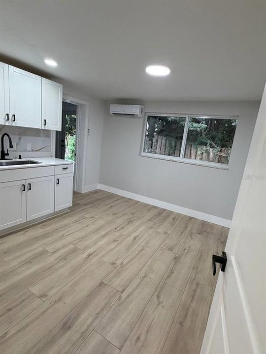 For Sale: $595,000 (6 beds, 4 baths, 2400 Square Feet)