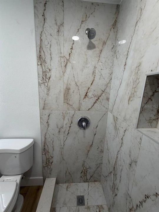 For Sale: $595,000 (6 beds, 4 baths, 2400 Square Feet)