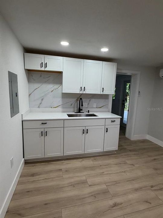 For Sale: $595,000 (6 beds, 4 baths, 2400 Square Feet)