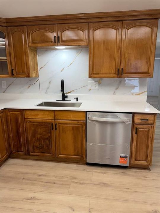 For Sale: $595,000 (6 beds, 4 baths, 2400 Square Feet)