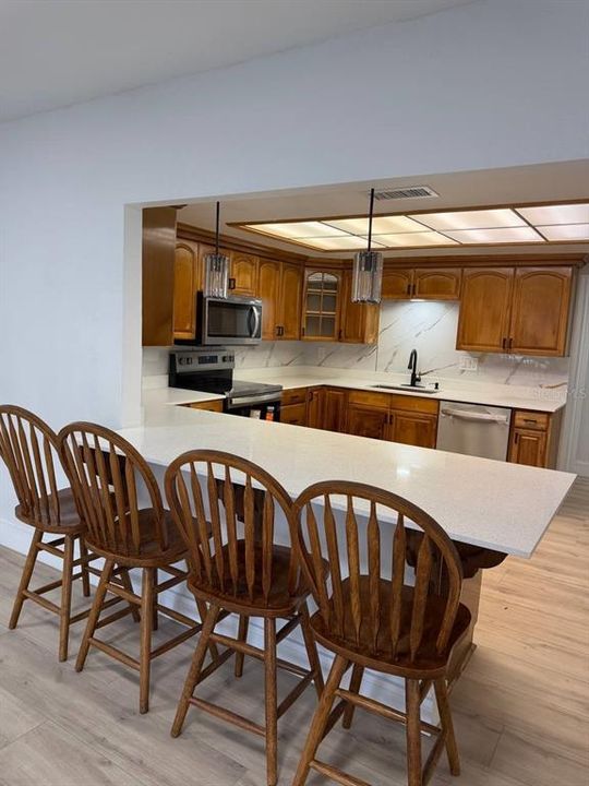 For Sale: $595,000 (6 beds, 4 baths, 2400 Square Feet)