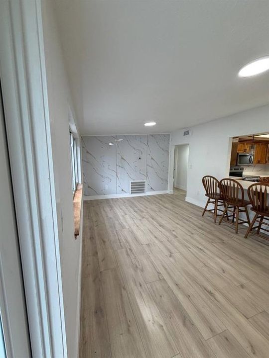 For Sale: $595,000 (6 beds, 4 baths, 2400 Square Feet)