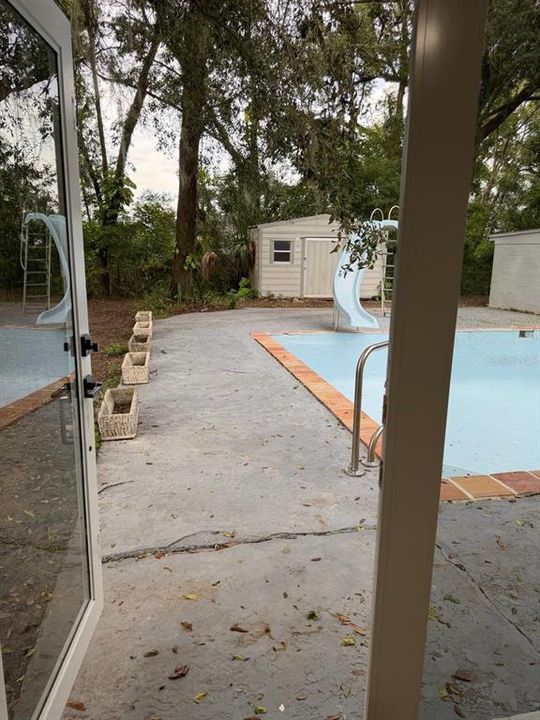 For Sale: $595,000 (6 beds, 4 baths, 2400 Square Feet)