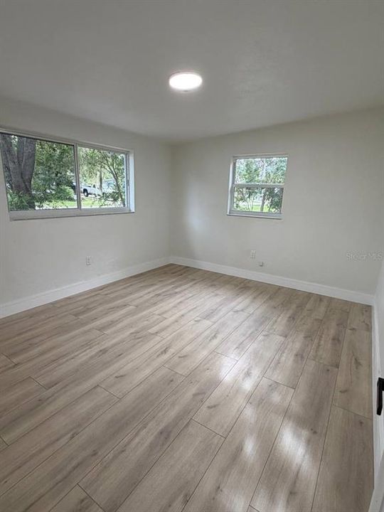 For Sale: $595,000 (6 beds, 4 baths, 2400 Square Feet)