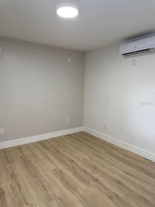 For Sale: $595,000 (6 beds, 4 baths, 2400 Square Feet)
