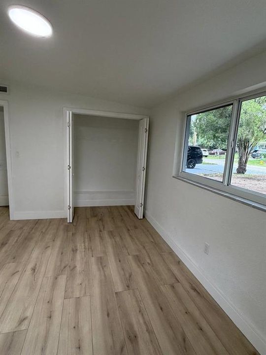 For Sale: $595,000 (6 beds, 4 baths, 2400 Square Feet)