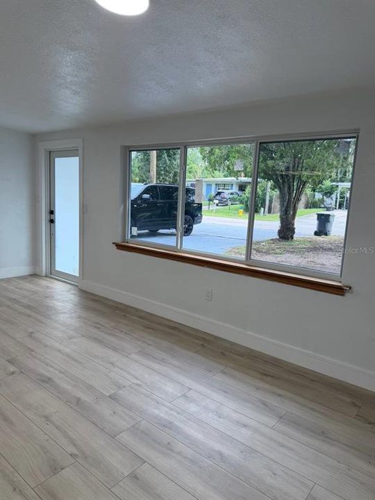 For Sale: $595,000 (6 beds, 4 baths, 2400 Square Feet)