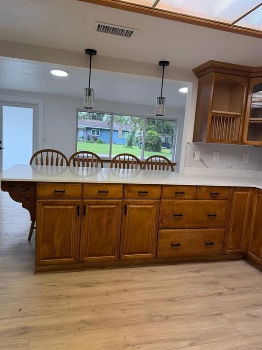 For Sale: $595,000 (6 beds, 4 baths, 2400 Square Feet)