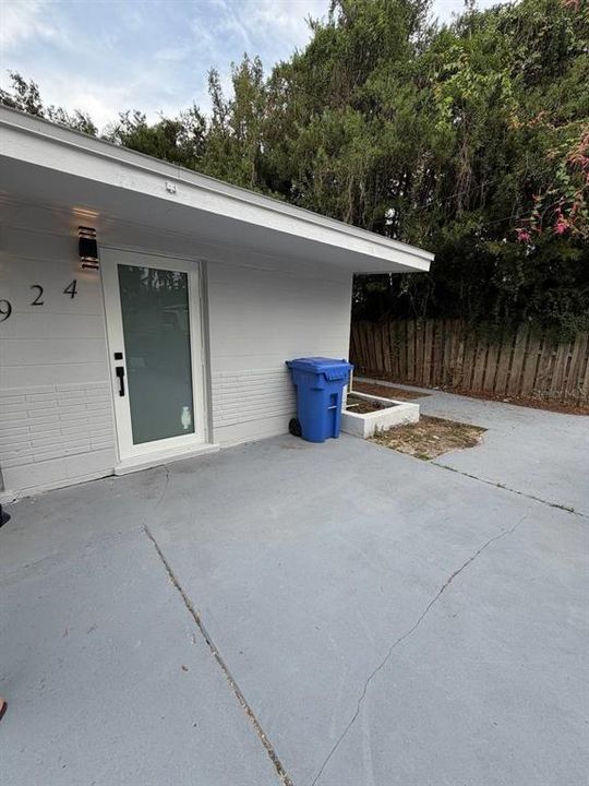 For Sale: $595,000 (6 beds, 4 baths, 2400 Square Feet)