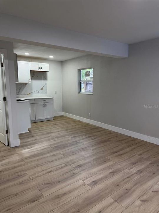 For Sale: $595,000 (6 beds, 4 baths, 2400 Square Feet)
