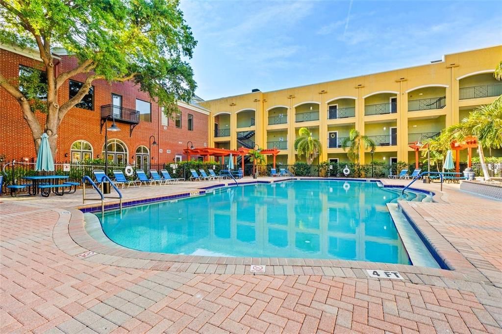 На продажу: $249,000 (2 спален, 2 ванн, 1170 Квадратных фут)