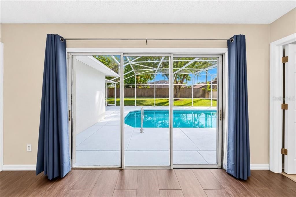 En Venta: $369,900 (4 camas, 2 baños, 1882 Pies cuadrados)