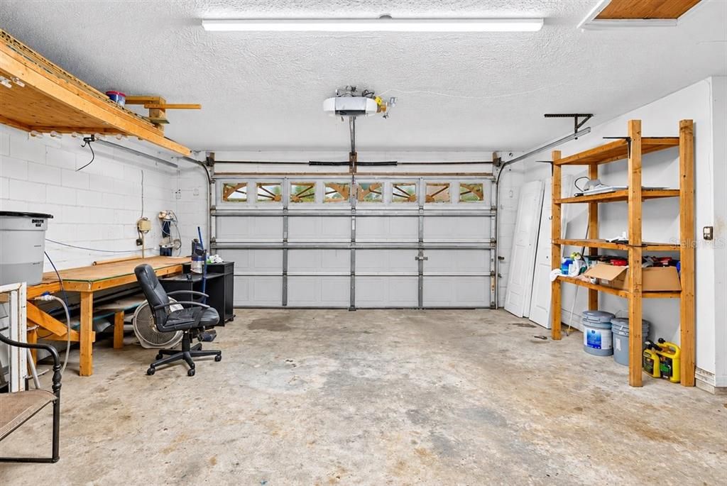 En Venta: $369,900 (4 camas, 2 baños, 1882 Pies cuadrados)
