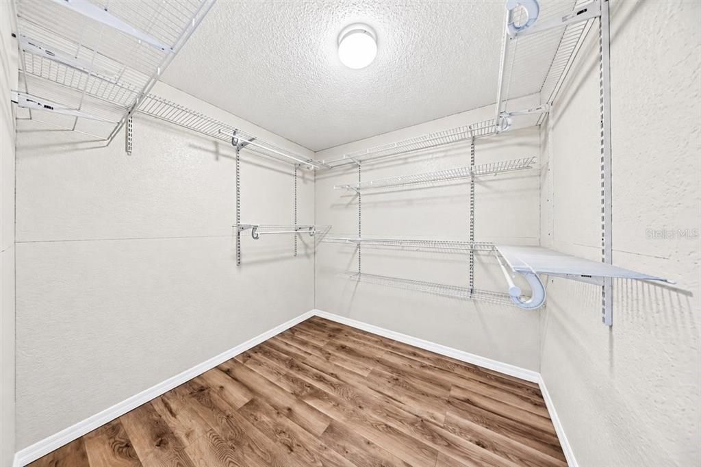 En Venta: $369,900 (4 camas, 2 baños, 1882 Pies cuadrados)