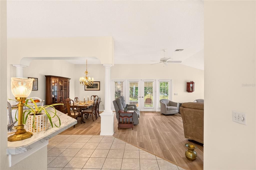 En Venta: $476,000 (3 camas, 2 baños, 1920 Pies cuadrados)