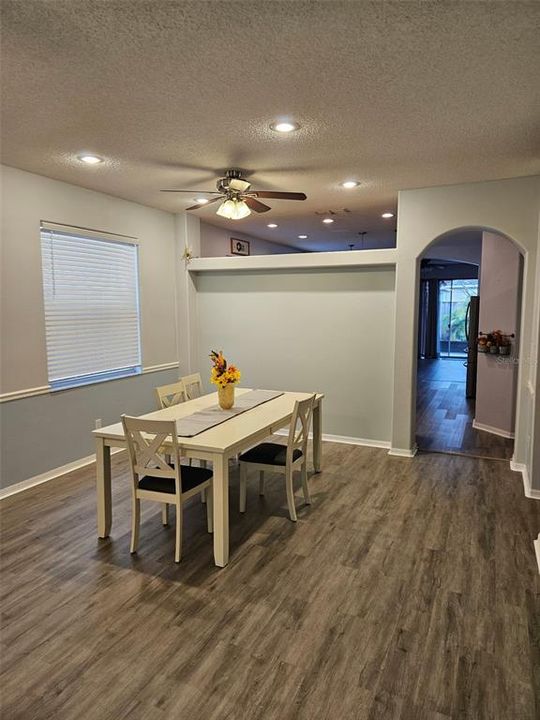 En Venta: $459,000 (4 camas, 2 baños, 1952 Pies cuadrados)