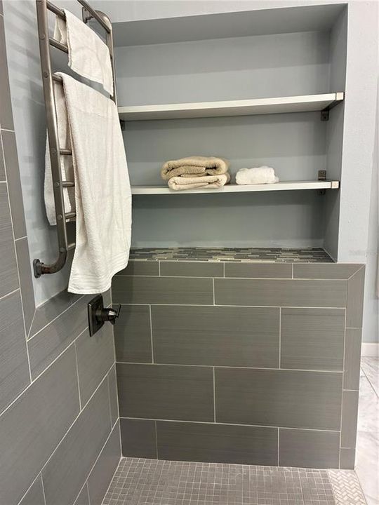 En Venta: $459,000 (4 camas, 2 baños, 1952 Pies cuadrados)