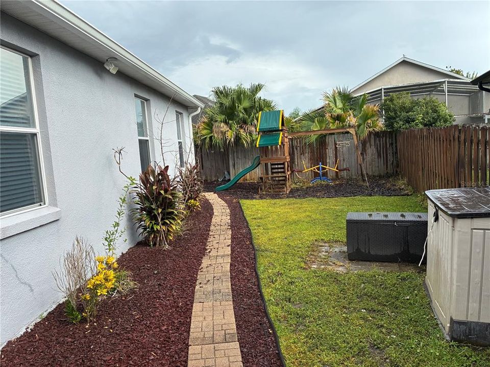 En Venta: $459,000 (4 camas, 2 baños, 1952 Pies cuadrados)
