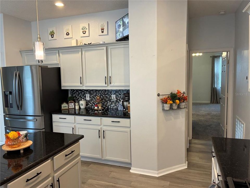 En Venta: $459,000 (4 camas, 2 baños, 1952 Pies cuadrados)