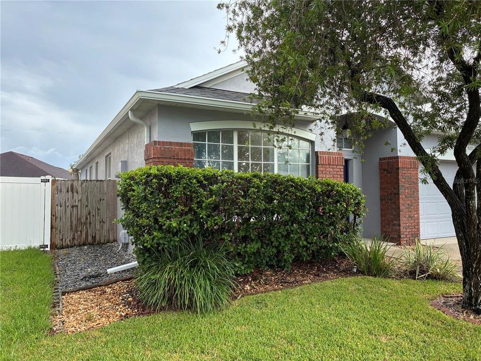 En Venta: $459,000 (4 camas, 2 baños, 1952 Pies cuadrados)