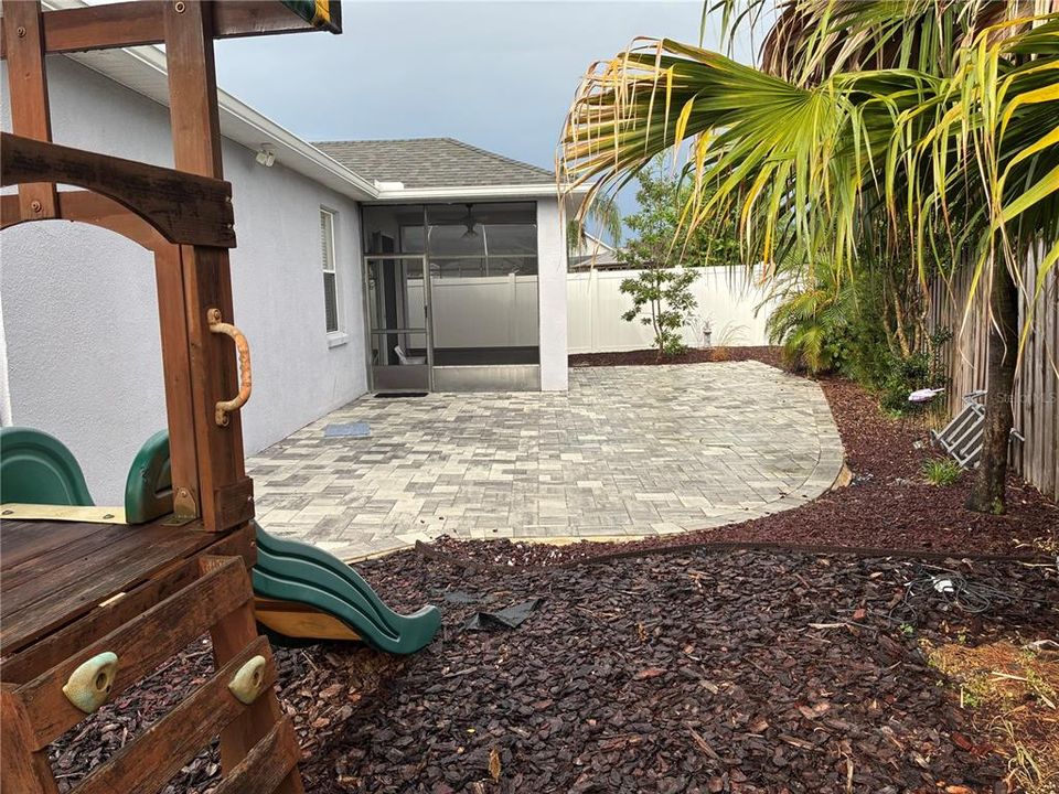 En Venta: $459,000 (4 camas, 2 baños, 1952 Pies cuadrados)