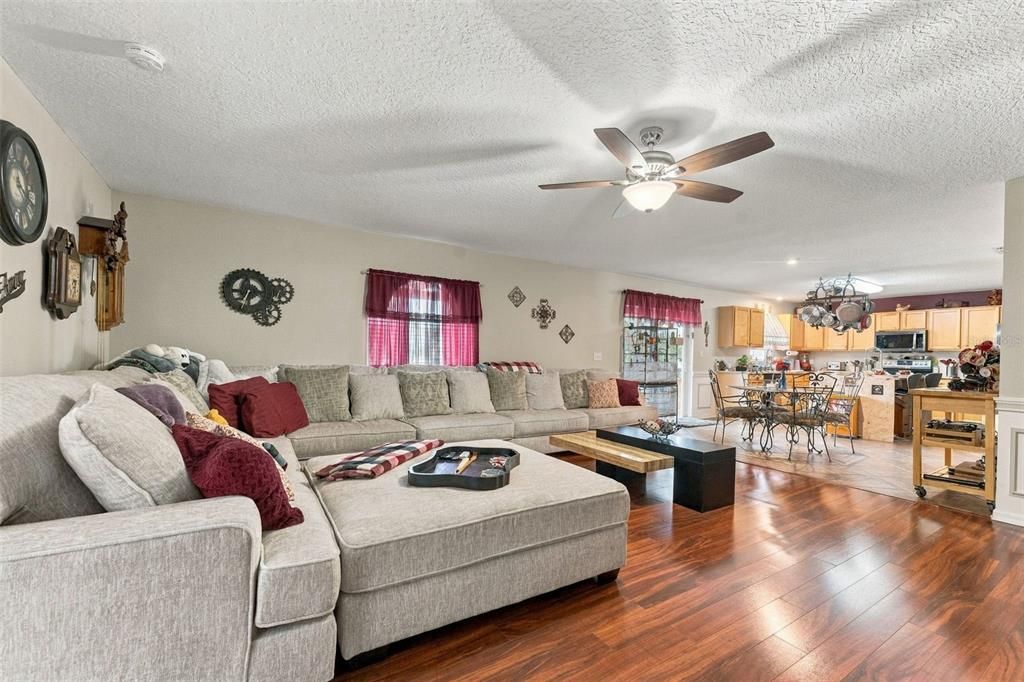 En Venta: $599,000 (6 camas, 4 baños, 3892 Pies cuadrados)
