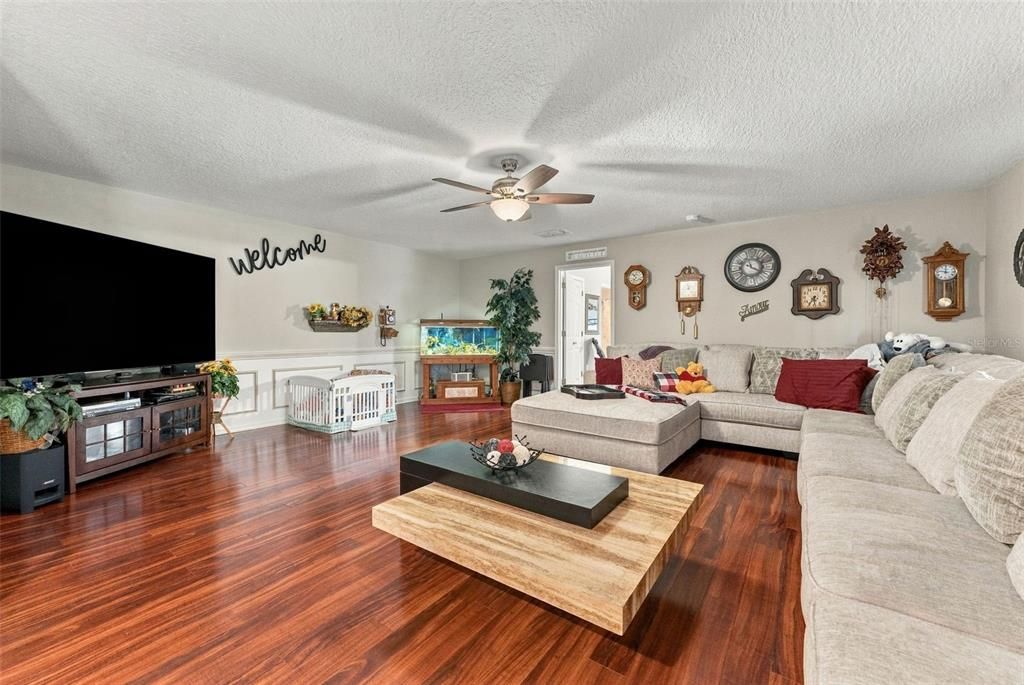 En Venta: $599,000 (6 camas, 4 baños, 3892 Pies cuadrados)
