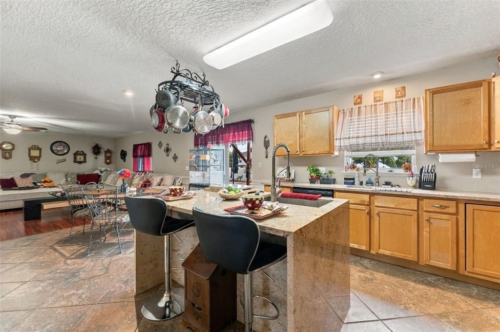 En Venta: $599,000 (6 camas, 4 baños, 3892 Pies cuadrados)