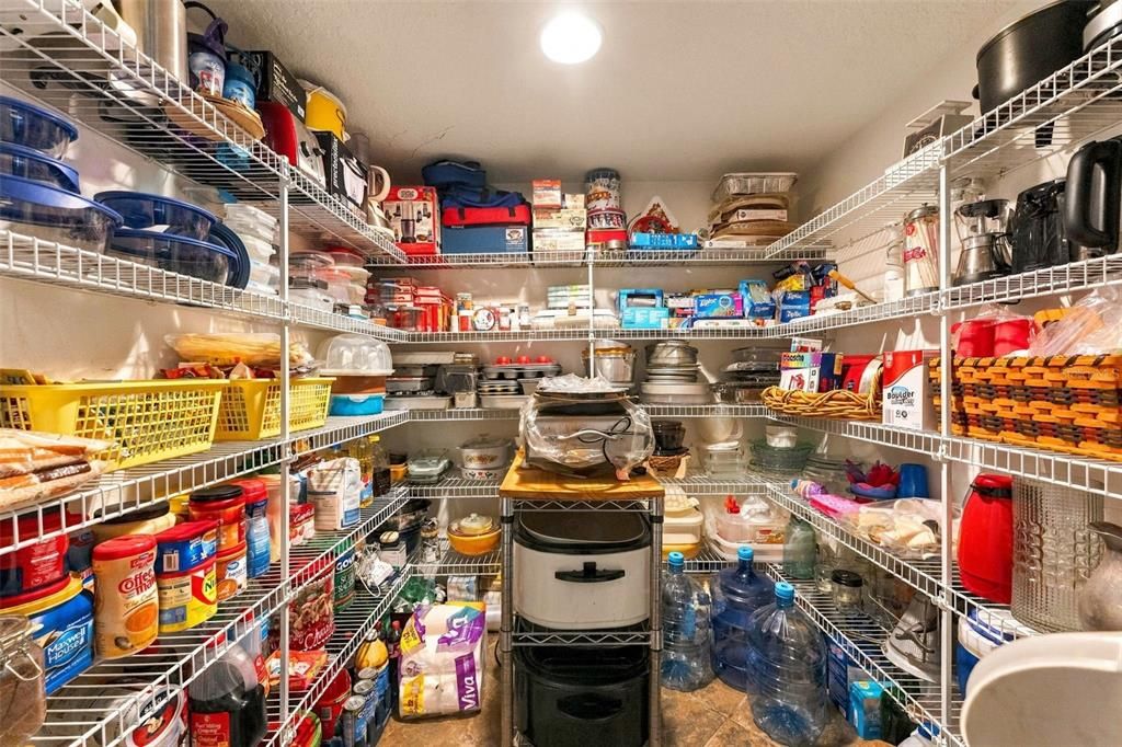 En Venta: $599,000 (6 camas, 4 baños, 3892 Pies cuadrados)