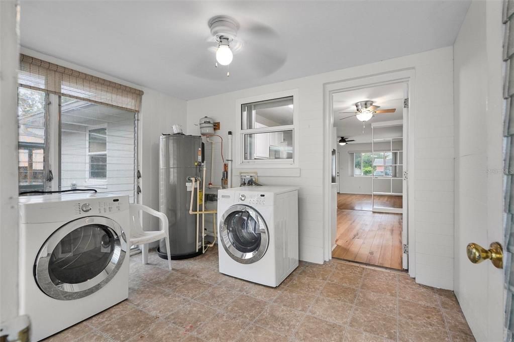 В аренду: $1,600 (2 спален, 1 ванн, 1004 Квадратных фут)