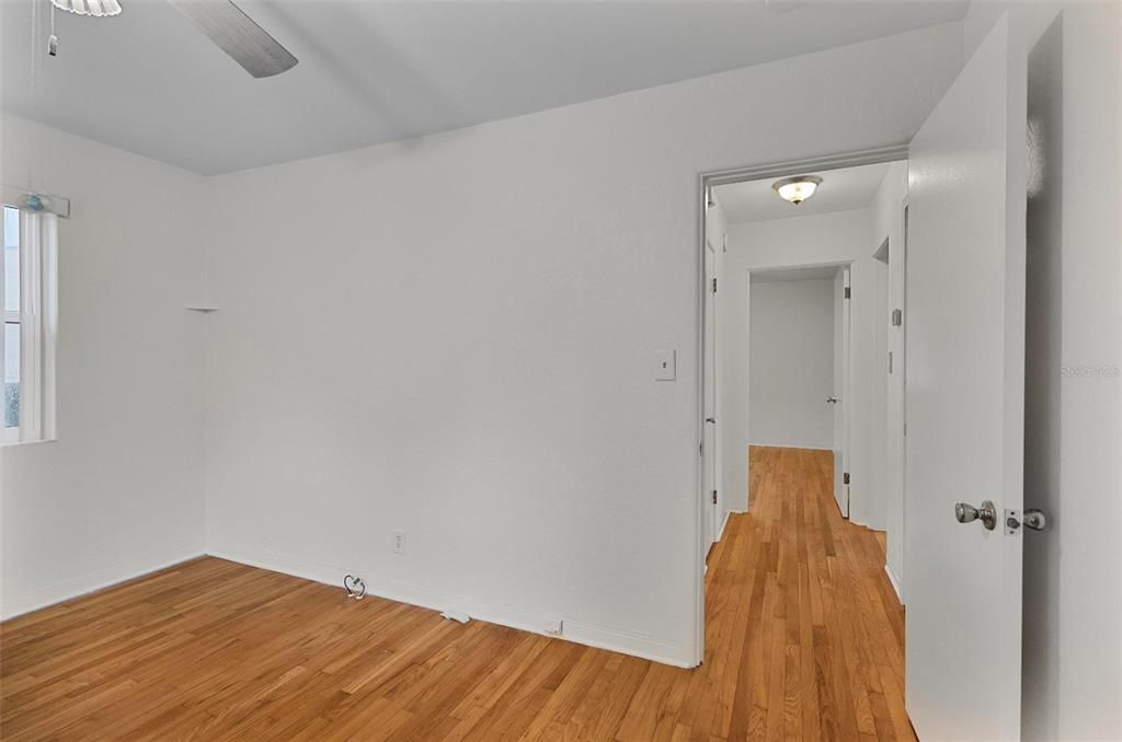 В аренду: $1,600 (2 спален, 1 ванн, 1004 Квадратных фут)