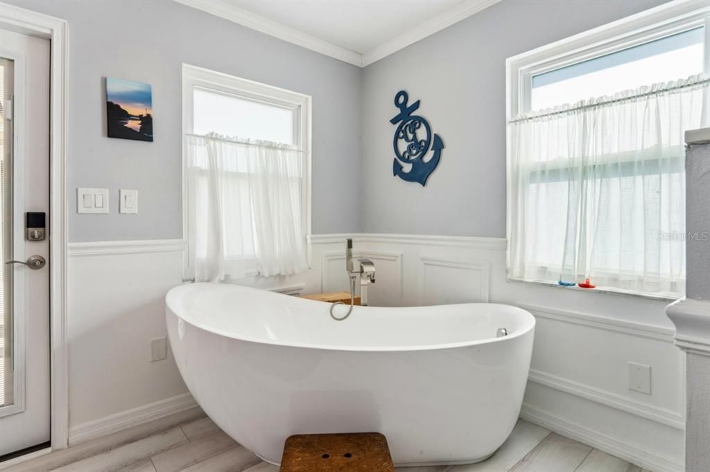 For Sale: $825,000 (4 beds, 3 baths, 2658 Square Feet)