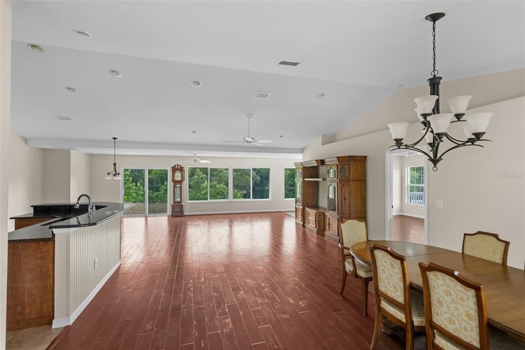 En Venta: $849,000 (3 camas, 2 baños, 2184 Pies cuadrados)