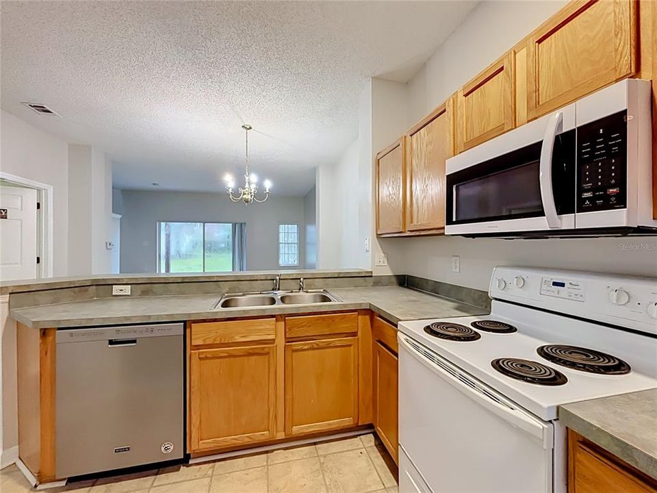For Sale: $240,000 (3 beds, 2 baths, 1291 Square Feet)