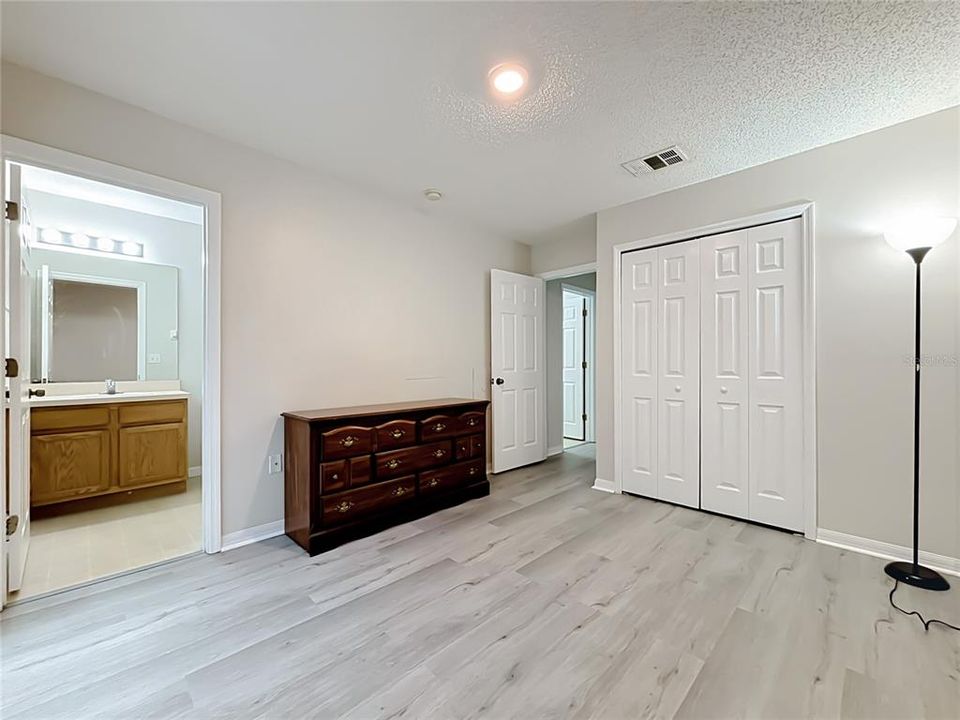 For Sale: $240,000 (3 beds, 2 baths, 1291 Square Feet)