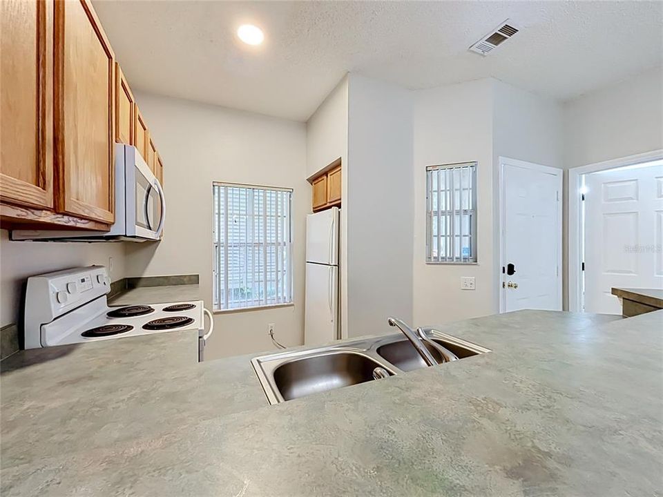 For Sale: $240,000 (3 beds, 2 baths, 1291 Square Feet)