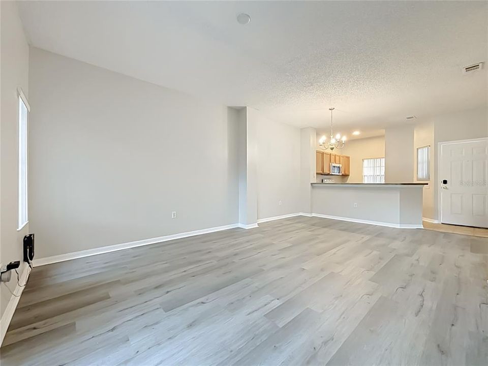 For Sale: $240,000 (3 beds, 2 baths, 1291 Square Feet)