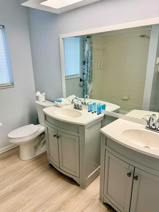 For Sale: $340,000 (3 beds, 2 baths, 1349 Square Feet)