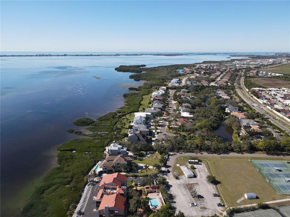 En Venta: $639,000 (3 camas, 2 baños, 2285 Pies cuadrados)
