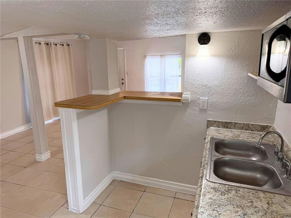 For Sale: $150,000 (1 beds, 1 baths, 587 Square Feet)